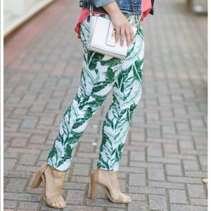 Old Navy Green Floral Leaf Pixie Pants